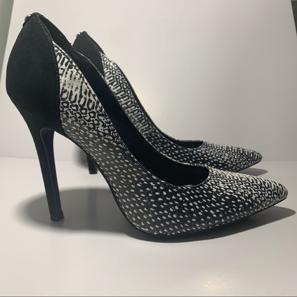 G By Guess Black White Pump Heels Stiletto 6.5